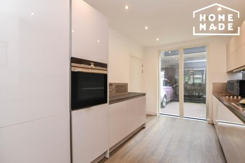 4 bedroom flat to rent, Villiers Gardens, E20