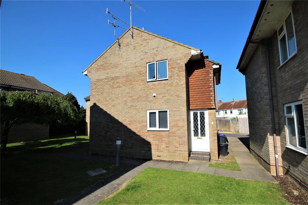 Wembley Gardens, Lancing, West... 1 bed flat to rent £950 pcm (£219 pw)