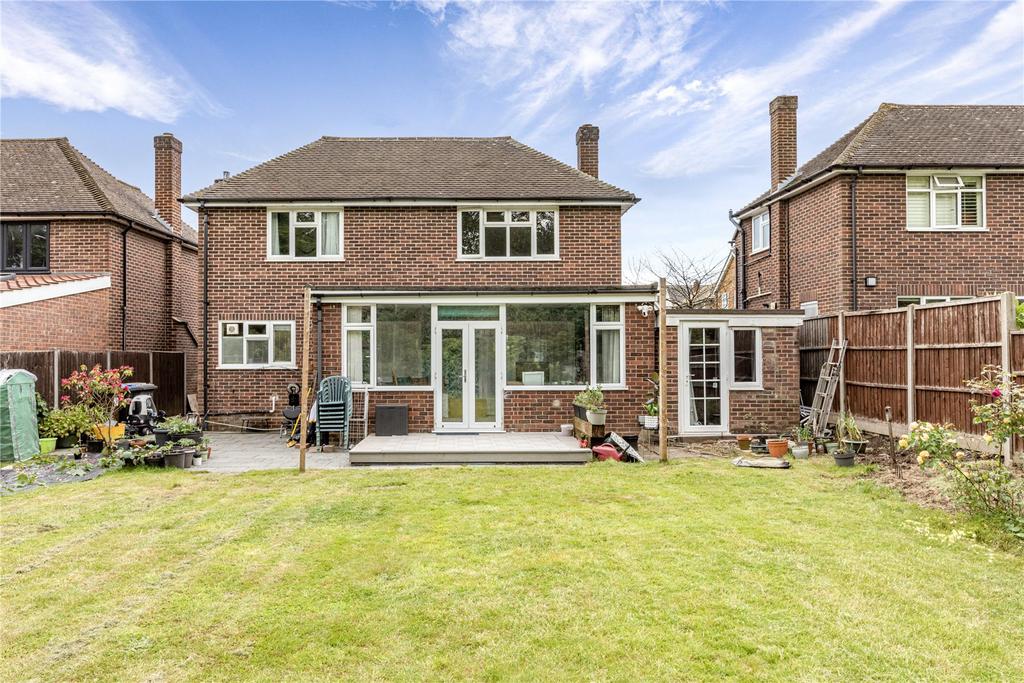 Sandalwood Avenue, Surrey KT16 4 bed detached house for sale £675,000