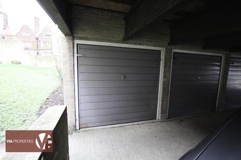 Garage to rent, Rawdon Drive, Hoddesdon EN11