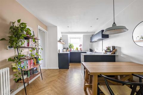 1 bedroom flat for sale, Petworth Street, SW11