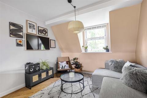 1 bedroom flat for sale, Petworth Street, SW11