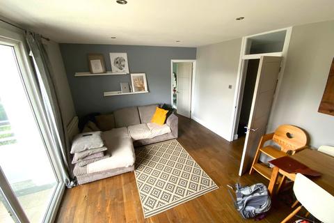 2 bedroom flat share to rent, Kingsnympton Park, Kingston upon Thames KT2