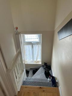 2 bedroom flat to rent, Lewisham Way, London SE14