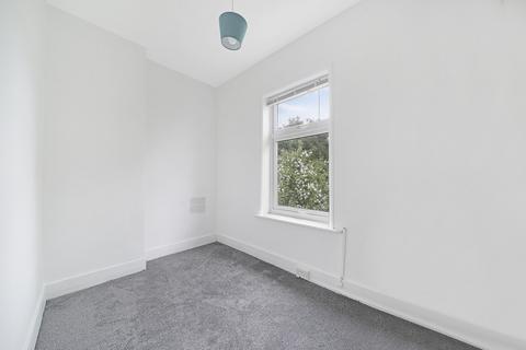 3 bedroom flat to rent, Lichfield Grove, London N3