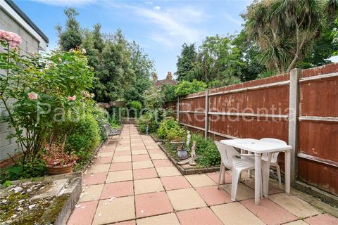98l Woodlands Park Road, South Tottenham, London, N15 3SD