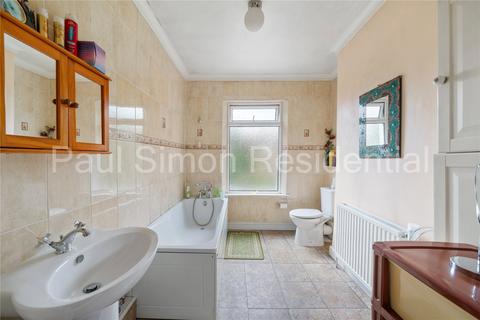 98l Woodlands Park Road, South Tottenham, London, N15 3SD