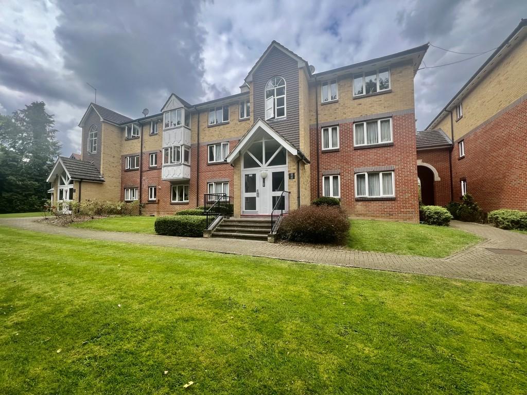 Uxbridge Road, Pinner HA5 2 bed apartment to rent £1,700 pcm (£392 pw)