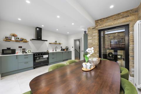 5 bedroom semi-detached house for sale, Hackney E5