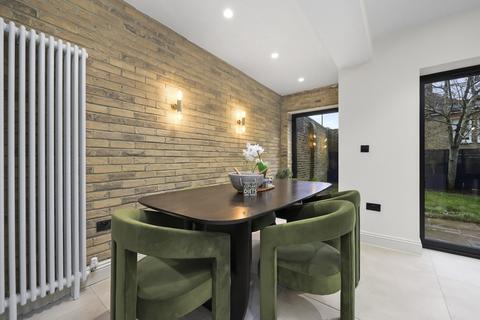 5 bedroom semi-detached house for sale, Hackney E5