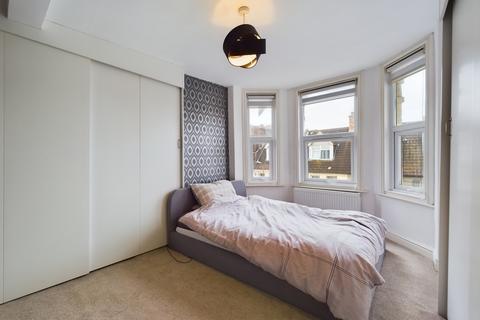 3 bedroom maisonette to rent, Bournemouth Road, Folkestone