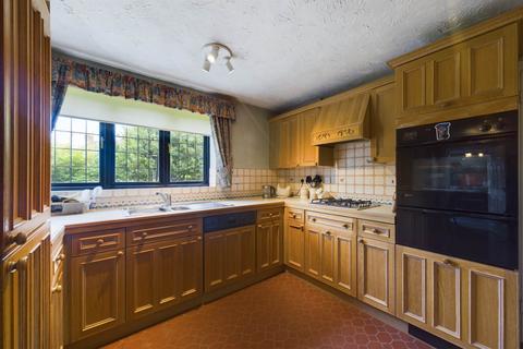 5 bedroom detached house for sale, The Copse, Fields End