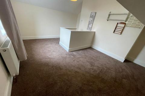 3 bedroom terraced house to rent, Market Street, Cudworth