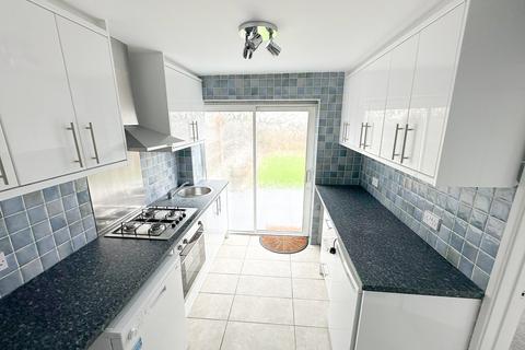 3 bedroom terraced house to rent, 26 Paprills