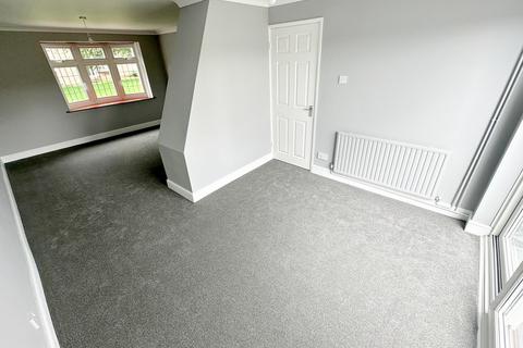 3 bedroom terraced house to rent, 26 Paprills