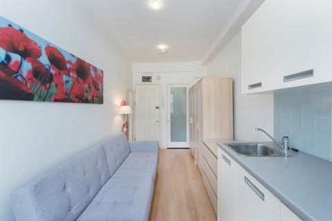 Studio to rent, Beaufort Gardens, Knightsbridge SW3