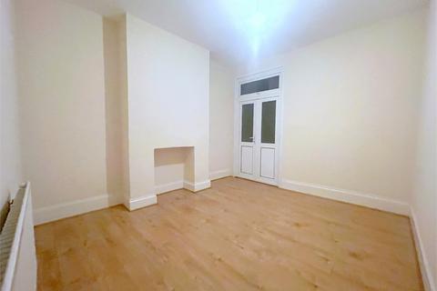 5 bedroom terraced house to rent, St Saviours Road, Croydon, Croydon,