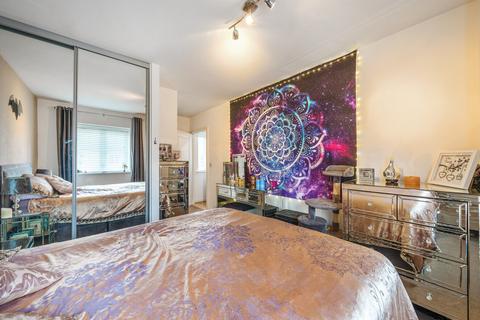 8 Diamond Jubilee Way, Carshalton, SM5 4AS