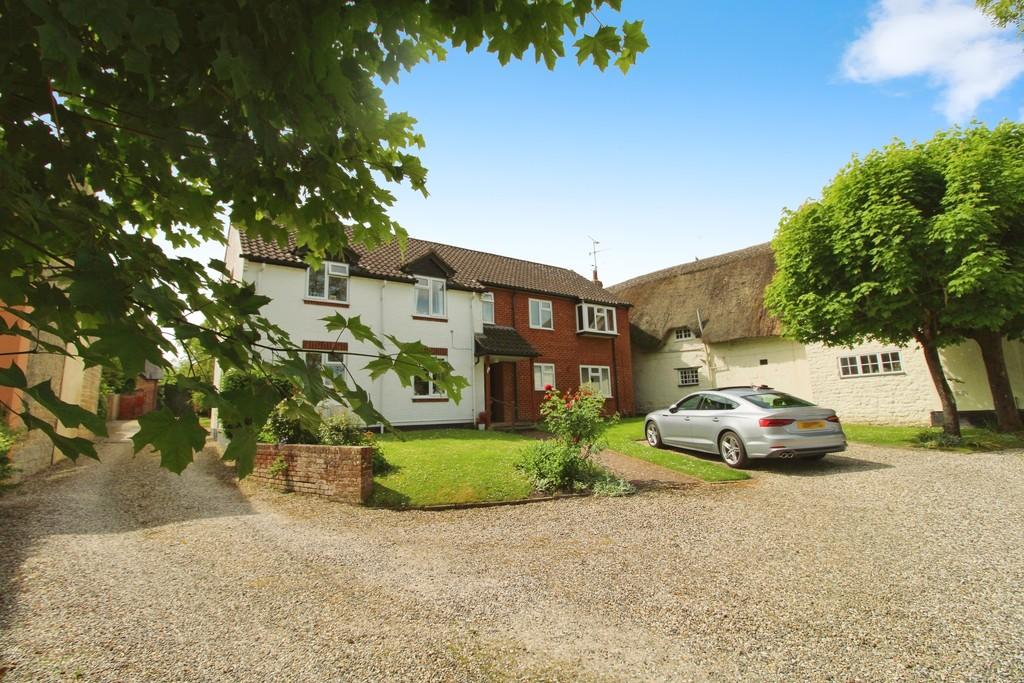 High Street, Wroughton 1 bed apartment for sale £150,000