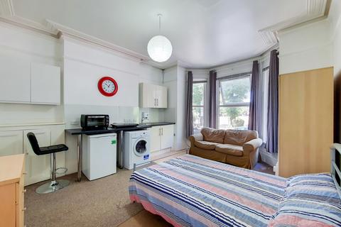 Studio to rent, Fairfield South, Kingston Upon Thames