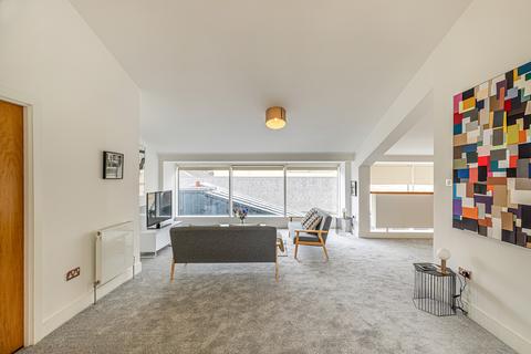 2 bedroom penthouse for sale, Ingram Street, Merchant City, Glasgow