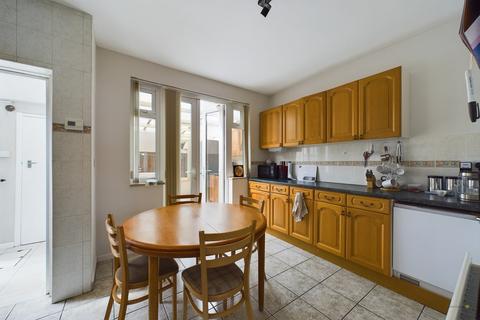 4 bedroom end of terrace house for sale, Limehurst Avenue, Loughborough