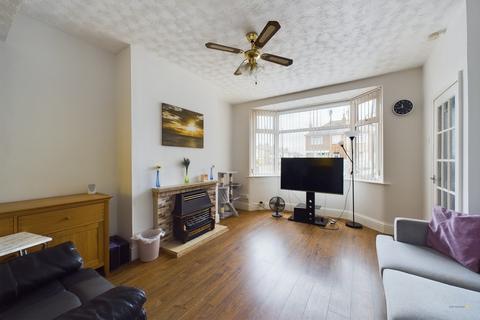 4 bedroom end of terrace house for sale, Limehurst Avenue, Loughborough