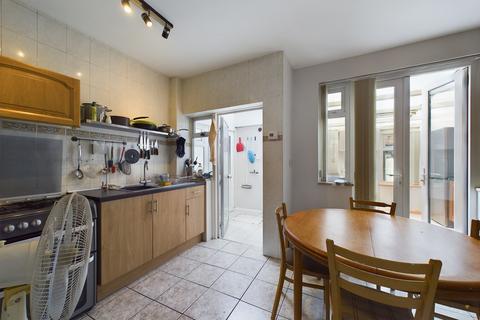 4 bedroom end of terrace house for sale, Limehurst Avenue, Loughborough