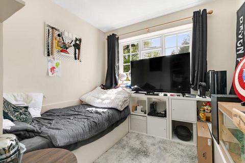51 Armadale Road, Woking, GU21 3LD