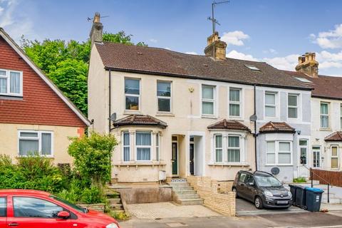 2 bedroom end of terrace house to rent, Godstone Road, Whyteleafe
