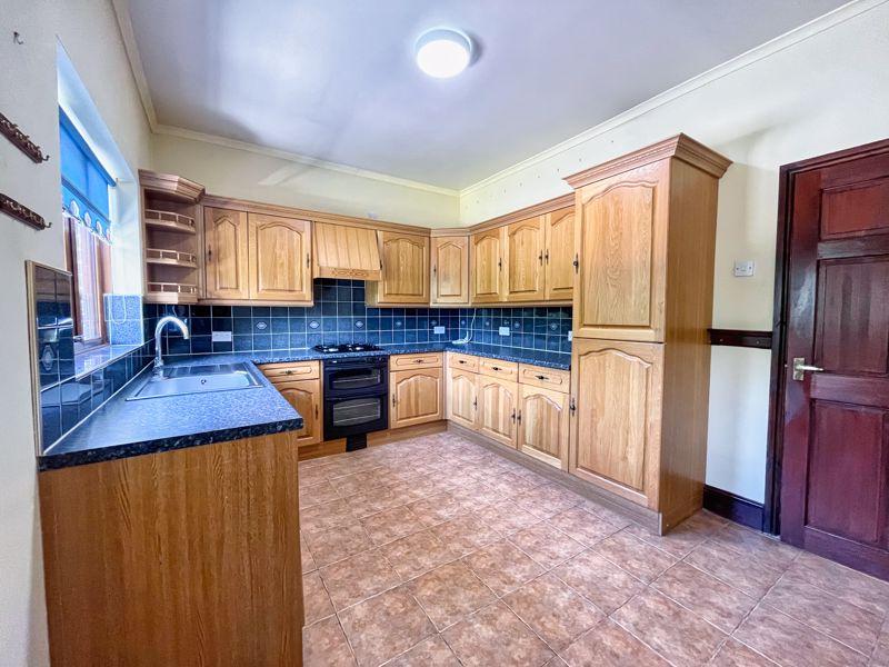 Lletty Dafydd, Clyne, Neath, SA11 4BG 3 bed detached bungalow for sale