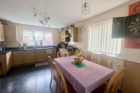 17 Amberley Close, Scartho Top, Grimsby, DN33 3TJ