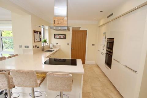 4 bedroom detached house for sale, GOLF COURSE LANE, WALTHAM