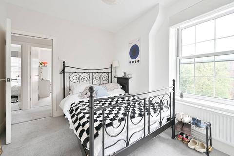 3 bedroom flat for sale, Bowling Green Street, Kennington, London, SE11