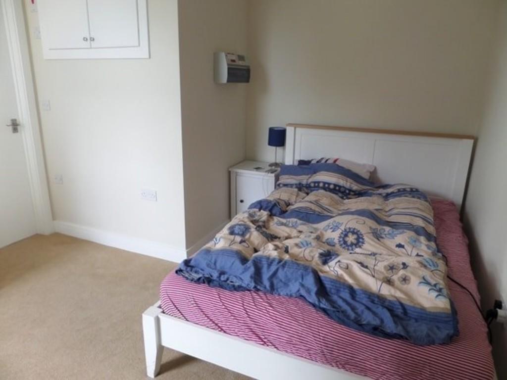 Apartment in Middlesex - View 3