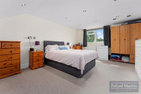 3a Crowborough Drive, Warlingham, CR6 9SJ
