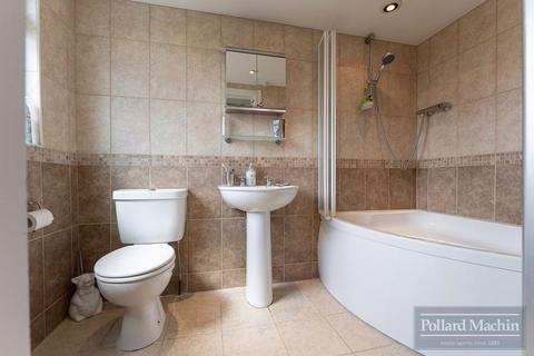 3a Crowborough Drive, Warlingham, CR6 9SJ