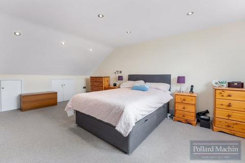 3a Crowborough Drive, Warlingham, CR6 9SJ