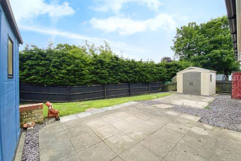 2 bedroom detached bungalow to rent, Ridgeway Walk, Newport