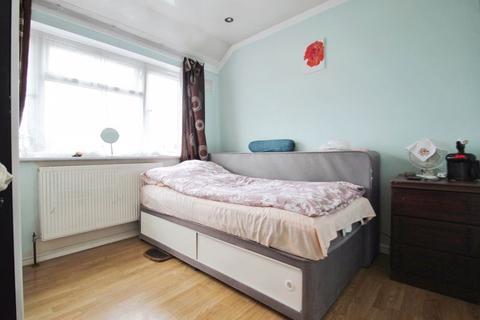 3 bedroom terraced house for sale, Girton Road, Northolt