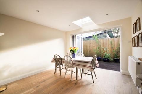 3 bedroom terraced house to rent, Denison Road, London SW19