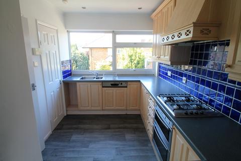3 bedroom townhouse to rent, Yorke Gardens, Reigate, RH2