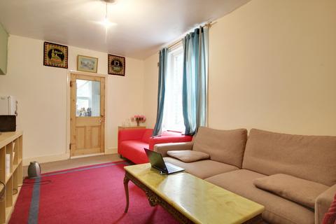 2 bedroom flat to rent, Lea Bridge Road, Leyton