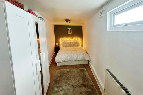 2 bedroom apartment to rent, Elmsdale Road, Walthamstow, London, E17