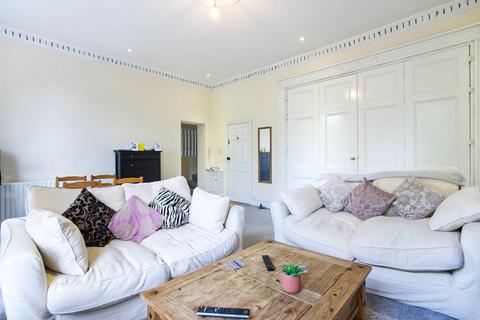 2 bedroom flat to rent, Clapham Road
