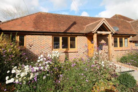 2 bedroom bungalow to rent, Felcourt Road, East Grinstead