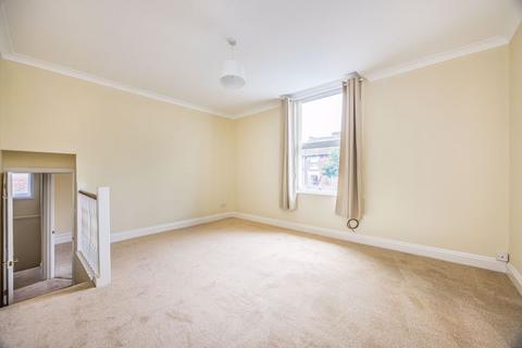 2 bedroom apartment to rent, Waverley Road, Southsea