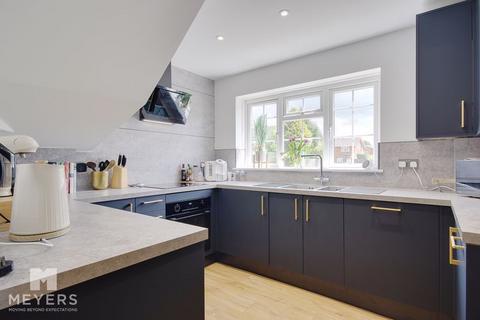 21 Barrowgate Way, Bournemouth, BH8 0HD