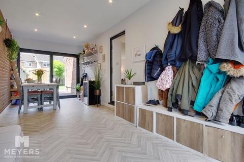 21 Barrowgate Way, Bournemouth, BH8 0HD