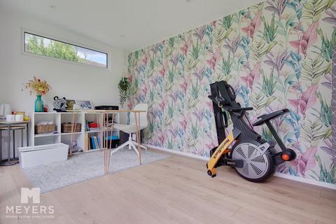 21 Barrowgate Way, Bournemouth, BH8 0HD